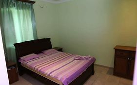 Lux Plaza P'arak'ar 4*