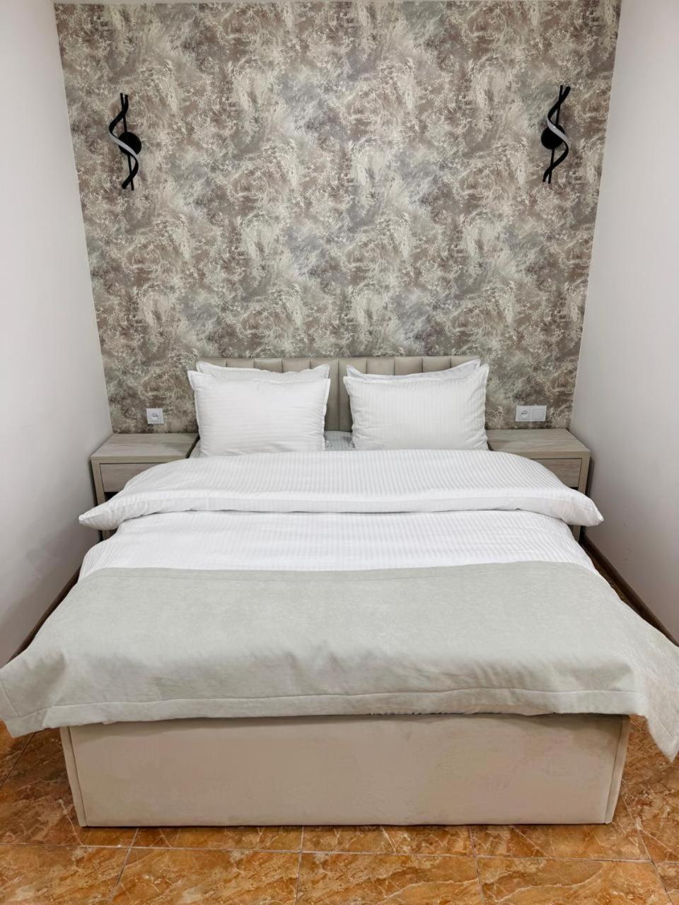 Lux Plaza Hotel P'arak'ar Buitenkant foto