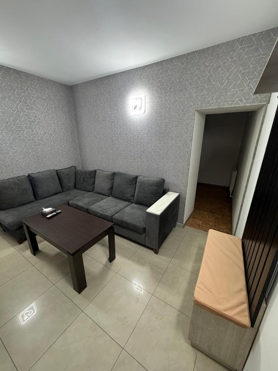 Lux Plaza Hotel P'arak'ar Buitenkant foto